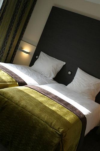Le Merceny Motel バストーニュ エクステリア 写真