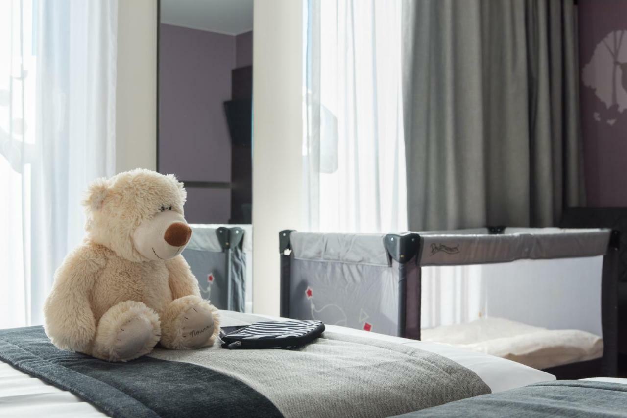 Le Merceny Motel バストーニュ エクステリア 写真